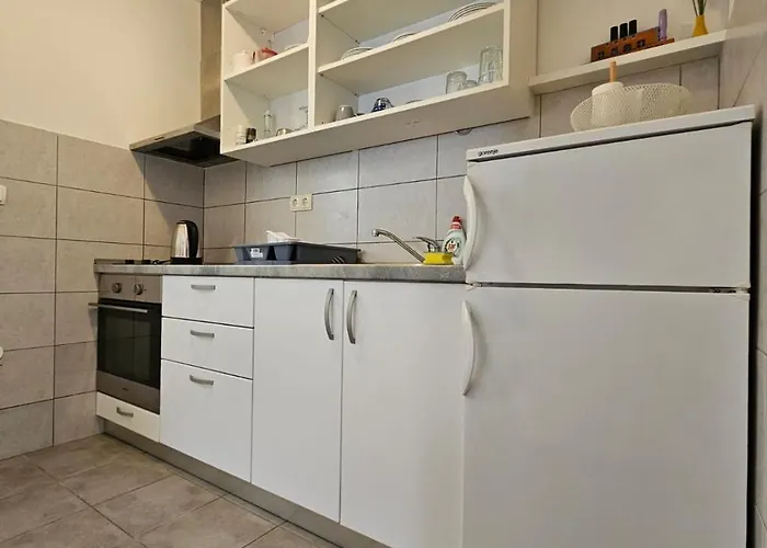 Loris 아파트 흐바르